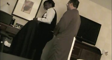 sex chịch trẻ em Cô gái da trắng đầu hàng nhà phim sex trâm anh sản xuất da đen để vào video.