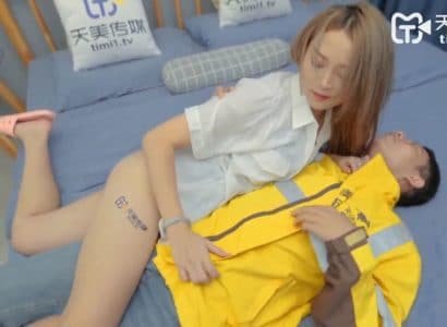 sex korean live Anh shipper và em gái xinh đẹp đã có một cuộc địt nhau rất thú vị